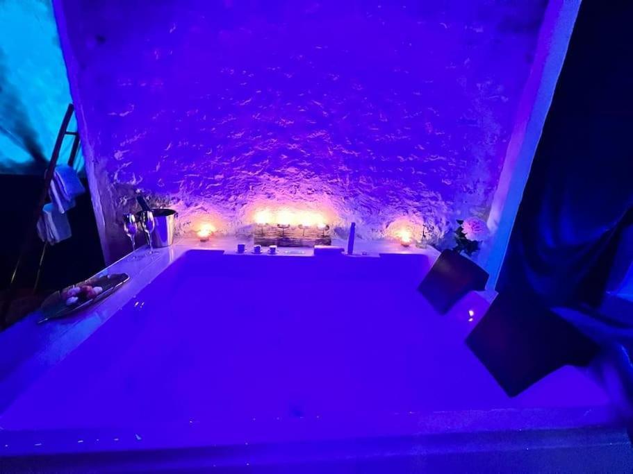 Suite Romance - Jacuzzi Moret-sur-Loing Kültér fotó