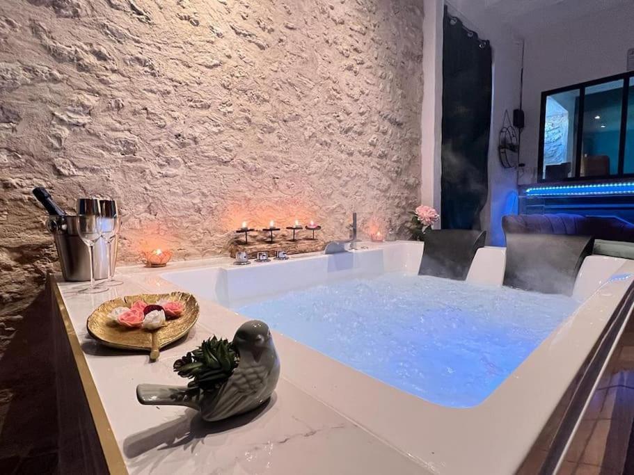 Suite Romance - Jacuzzi Moret-sur-Loing Kültér fotó