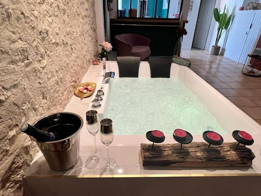 Suite Romance - Jacuzzi Moret-sur-Loing Kültér fotó