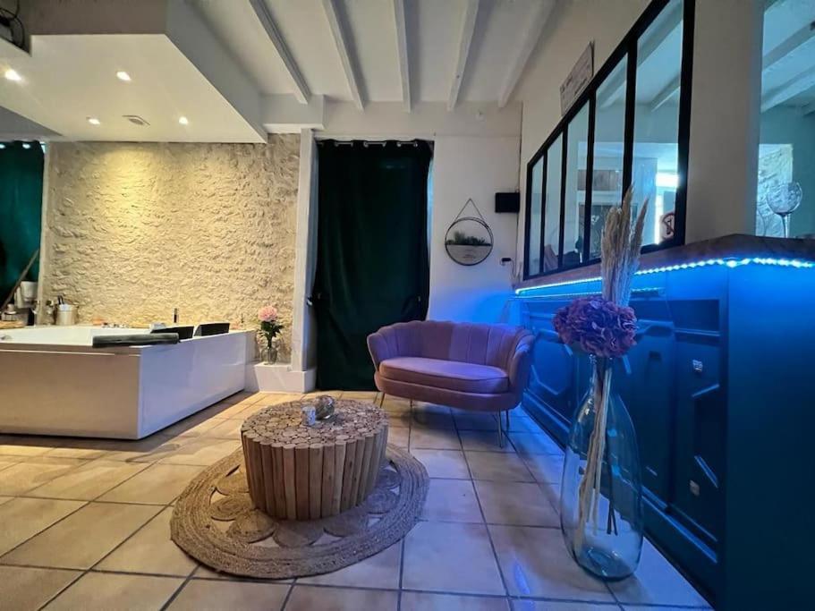 Suite Romance - Jacuzzi Moret-sur-Loing Kültér fotó