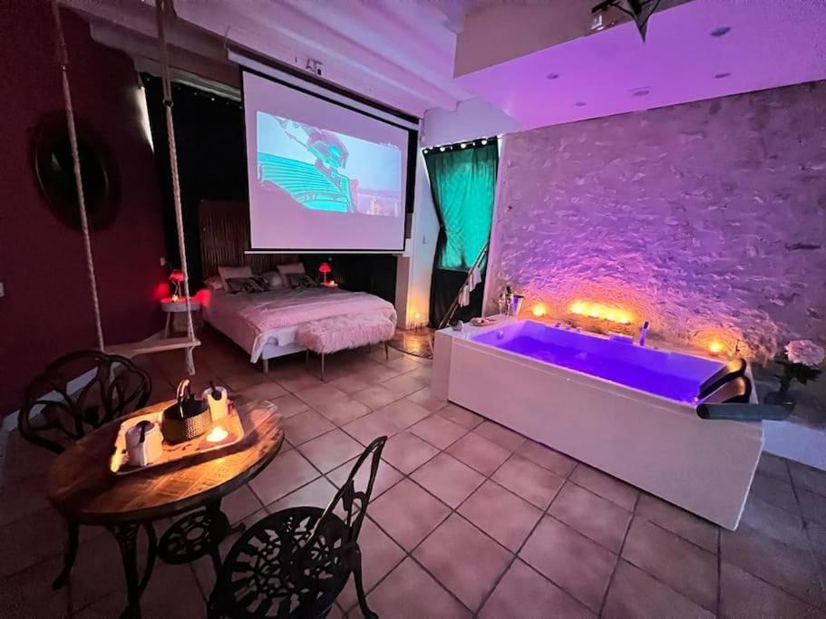 Suite Romance - Jacuzzi Moret-sur-Loing Kültér fotó