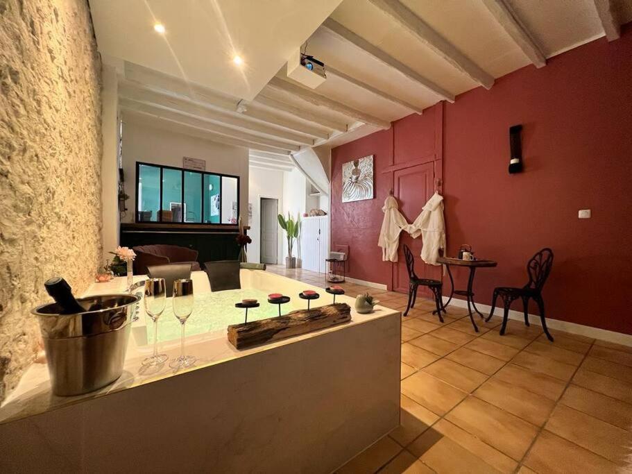 Suite Romance - Jacuzzi Moret-sur-Loing Kültér fotó
