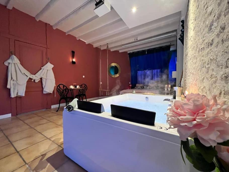 Suite Romance - Jacuzzi Moret-sur-Loing Kültér fotó